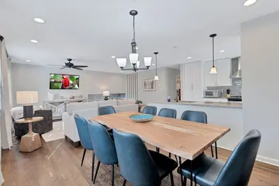 Image de Powers Ferry - Marietta - 6br - Pet Friendly - Two Living Rooms