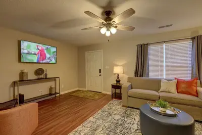 Image de Crestside 7271 · Conveniently located next to I-20/SixFlags/Atlanta