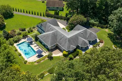 Image de Queenstown Waterfront | Boat Ramp | Pool | Private Dock