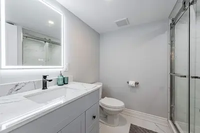 Image de Cheerful 4 Bed 2 Bath in Downtown Etobicoke