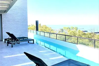 Image de Stylish apartment by river with pool & grill