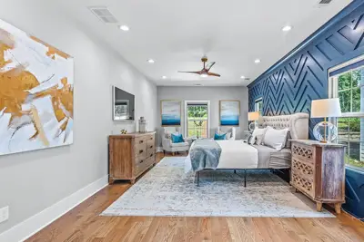 Image de RIght on Lake Lanier: double slip deep water dock w/sundeck