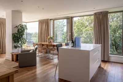 Image de A premium stay that sleeps 6 guests  in 3 bedrooms