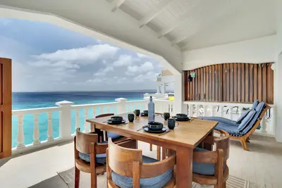 Image de Oceanfront 2 bedroom apartment Belair J