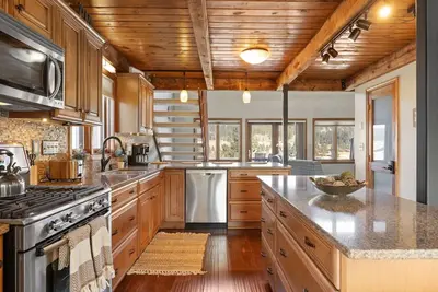 Image de A private, breath-taking cabin experience you won't forget!