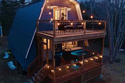 Image de Paradise cove- lakefront cottage with Hot Tub