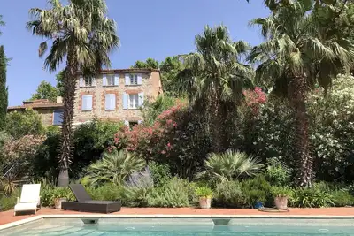 Image de Stunning spacious Mas. . 7 mins from the sea