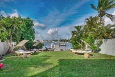 Image de Manatee Pocket! 3 Bedrooms 1 Bathroom. Right on the water!