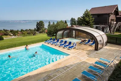 Image de 1 Chambre | Piscine, thermes + plus