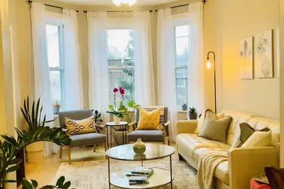 Image de Bright Upper-Level 3br Chicago • King • Walkable