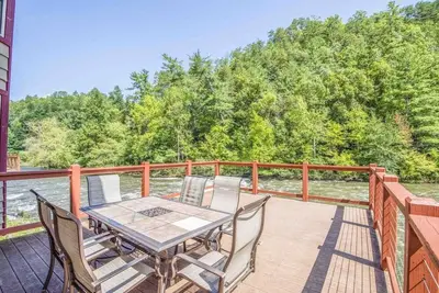 Image de Riverfront Premium Cabin