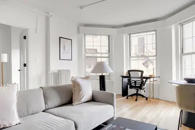 Image de Gorgeous Brookline 1 Br w/ Gym, near Shops, by Blueground