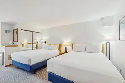 Image de Main Street room - hot tub & pool - walk to lifts, dog-friendly, balcony