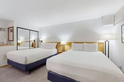 Image de Main St. gem - pool & hot tub - walk to lifts, dog-friendly, ground-floor