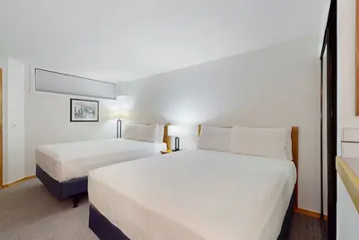 Image de Main Street room - hot tub & pool - walk to lifts, dog-friendly, ground-floor