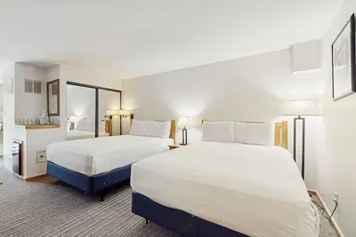 Image de Main Street gem - pool & hot tub - walk to lifts, dog-friendly, third floor