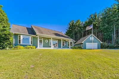 Image de Gorgeous, dog-friendly home near the lake with fireplace, grill & washer/dryer