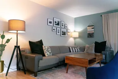 Image de Walking Distance to Hiking & Biking Trails, 20 Minutes to Skiing