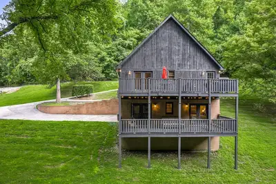 Hilltop Hideaway at Center Hill Lake