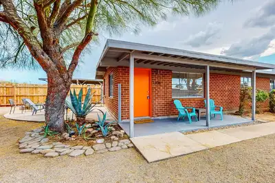 Image de Modern Dog-Friendly Sw Retreat w/ Covered Parking & Pastries Delivered To You! ! !