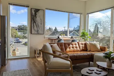 A premier luxurious smart condo in Wallingford