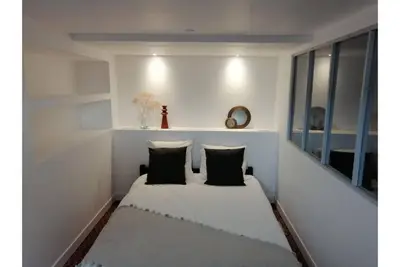 Appartement donnant sur jardin, proche plage, baie et ville
