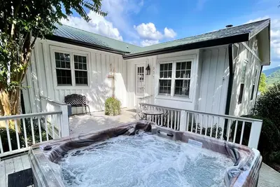 Image de Peace of Paradise: Free Attraction Tickets, Hot Tub & Secluded Mountain Views