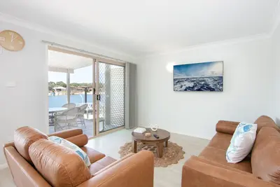 Image de Moondance 1- wake to breathtaking water views each morning.