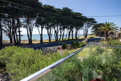 Image de Luxurious Beachfront Modern House, St Leonards, Vic\nWheelchair access & Elevator