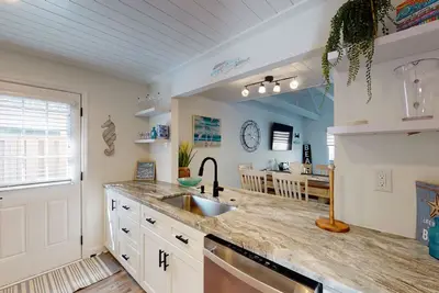 Image de Fully Renovated Condo 786 Queens Grant