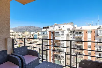 Image de Central and modern Apt by Costarentals - Ref 34