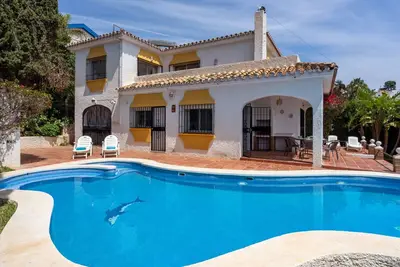 Image de Seaviews and heated pool Benalmadena Villa by Costarentals - Ref 144