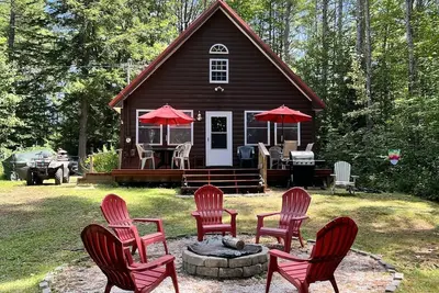 Image de Knotty pine log cabin - boating, fishing, Atv trails and hiking!