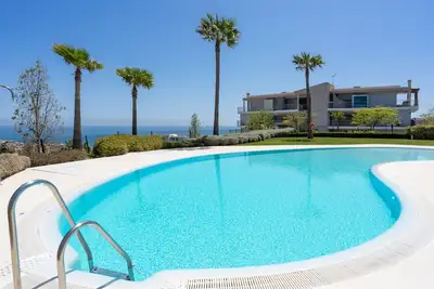 Image de Sunny terrace with Jacuzzi by Costarentals- Ref 26