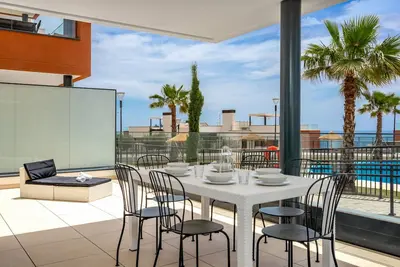 Image de Fantastic poolfront apt by Costarentals - Ref 161