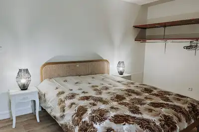 Image de Maison de ville rénovée au coeur de Neuville aux Bois (Wifi Fibre)