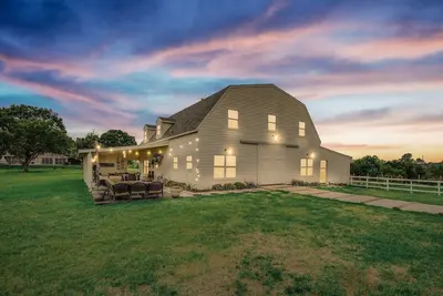 Image de Scenic Barndominium, Hot tub & Separate Suite