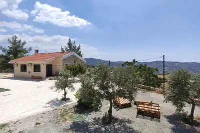 Image de 3 bedroom Guest House, just a few minute to drive to the Troodos Mountains.