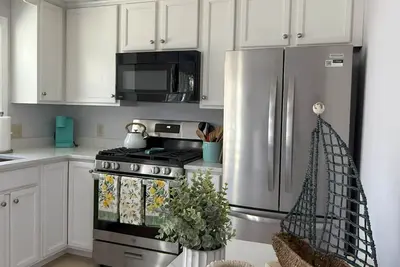 Image de Cape Getaway 4 Bedroom w/ Outdoor Shower, Ramp Access to Water, New Bathroom