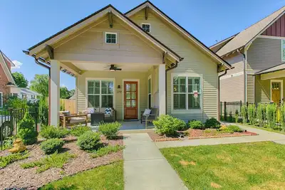 Image de Downtown Delight | Luxury home, walk to Main Street, bike to trails