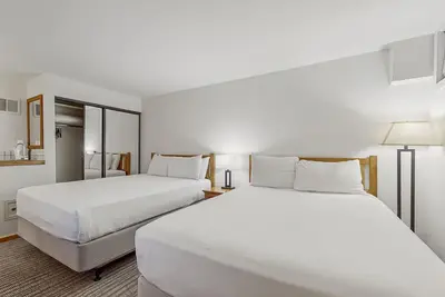 Image de Main St. room - pool & hot tub - walk to lifts, dog-friendly, ground-floor