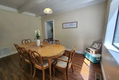 Image de Cheerful 4-bedroom home in the woods