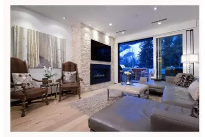 Image de Core Luxury Condo! Walking to everything!