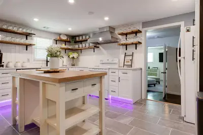 Image de Spacious Retreat- Perfect for Families & Groups!