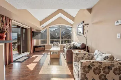 Image de Corner Curio | Lake View| Pool | Hot Tub | Gym