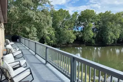 Image de Unique River House on The Potomac - with Hot Tub