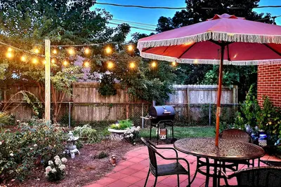 Sweet Escape is 3 miles to Wrightsville Beach & 8 miles to Downtown Riverfront~
