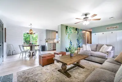 Image de Be Our Guest ~ @hgtvbnb ~ Stylish Getaway