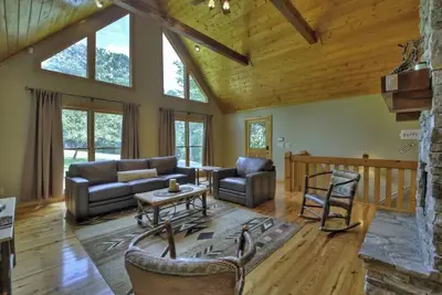 Image de ✴︎New ✴︎ Hot Tub✴︎ Game Room✴︎ Pet Friendly