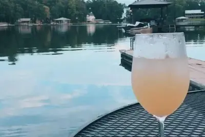 Image de New! Water front lake cabin: totally updated with a private mountain lodge vibe!